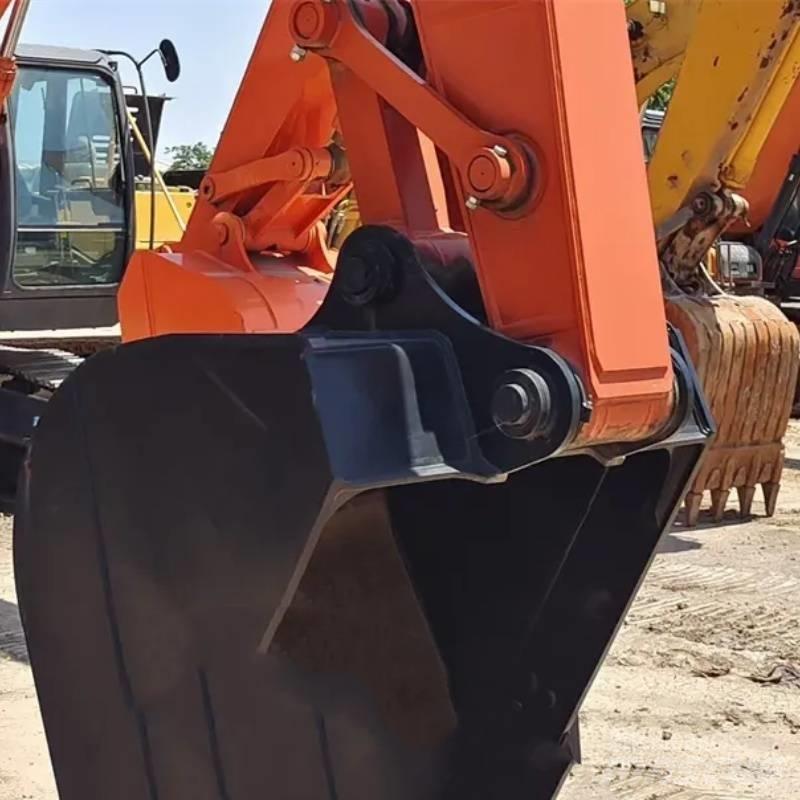 Hitachi ZX 210 Bageri guseničari