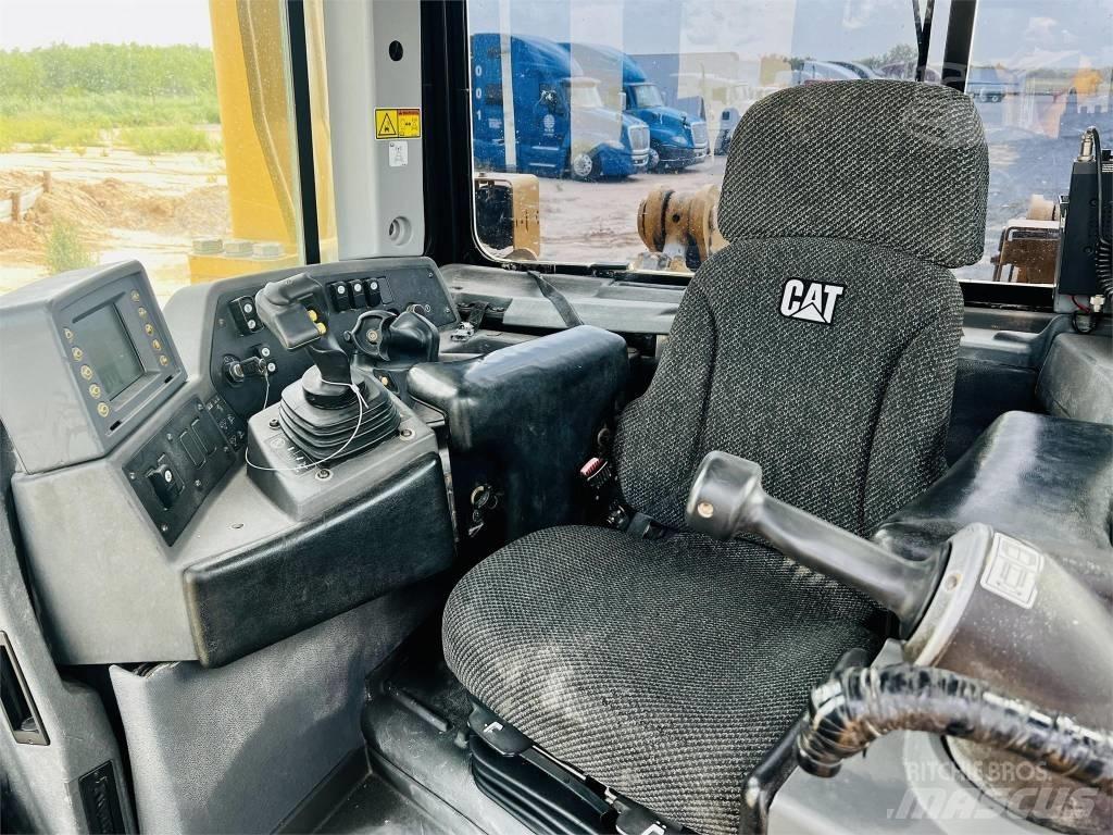 CAT D 8 T Buldožeri guseničari