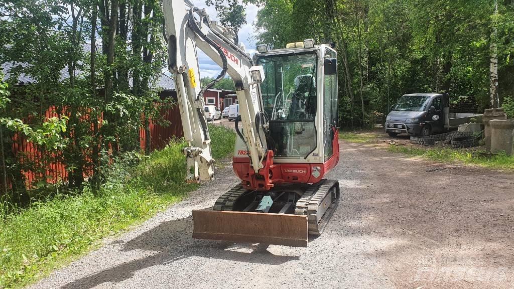 Takeuchi TB230 Mini bageri < 7t