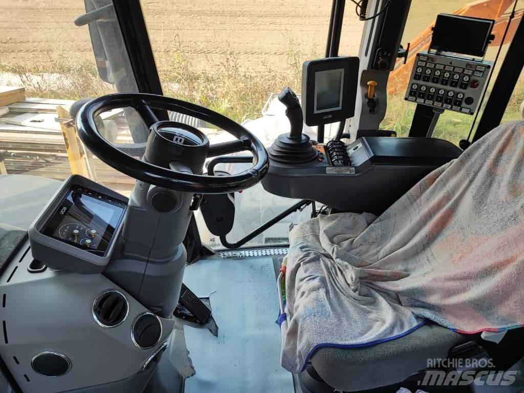 JCB Fastrac 4220 Traktori