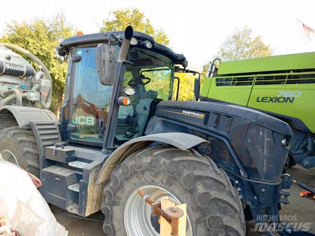 JCB Fastrac 4220 Traktori