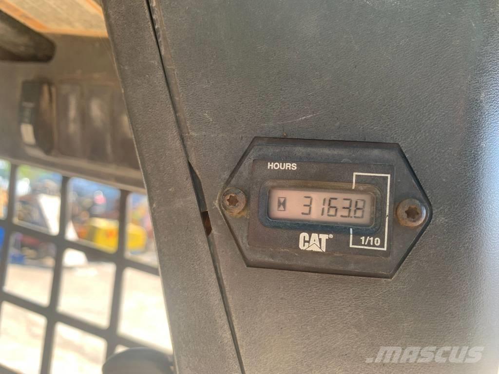 CAT 277 Skid steer mini utovarivači