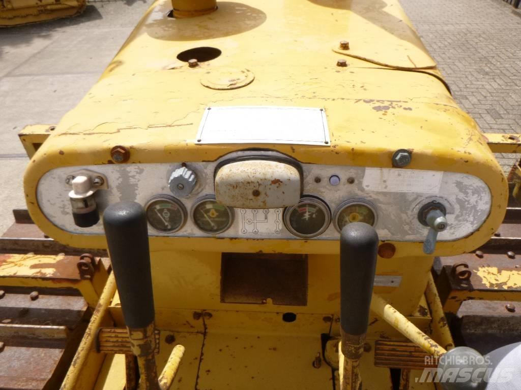 CAT D 4 D Buldožeri guseničari