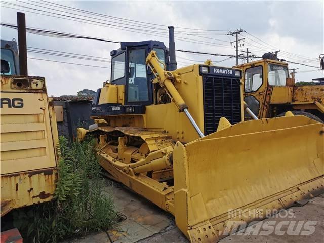 Komatsu D85-21 Buldožeri guseničari