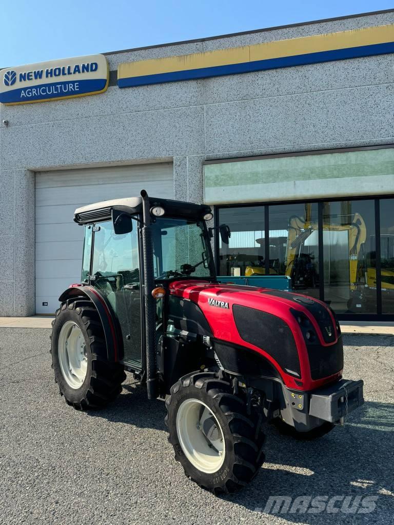 Valtra F95 Traktori