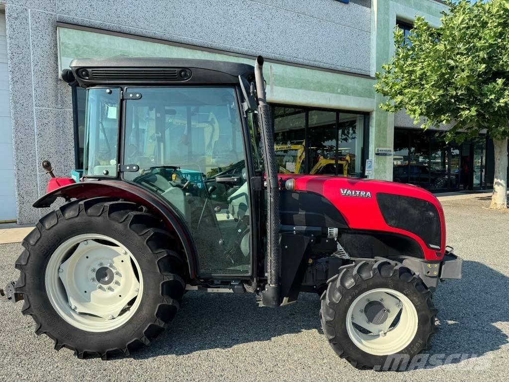 Valtra F95 Traktori