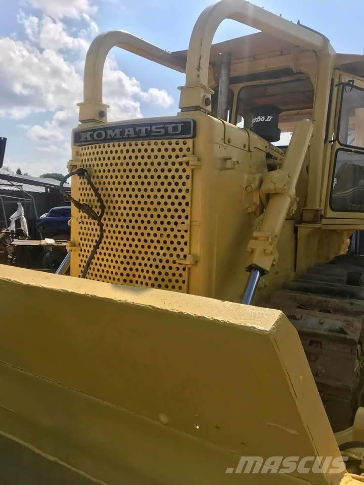 Komatsu D 85 A-12 Buldožeri guseničari