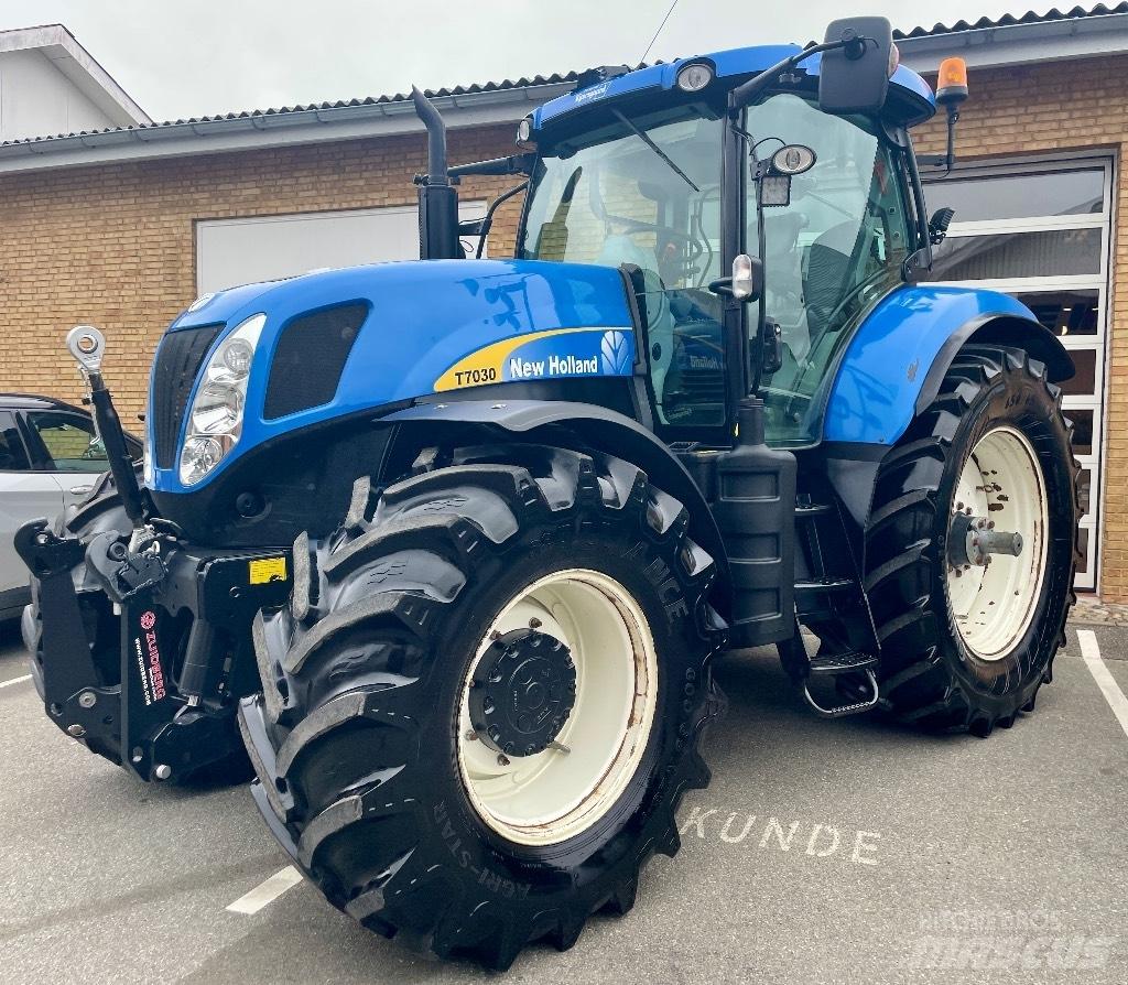 New Holland T 7030 Traktori