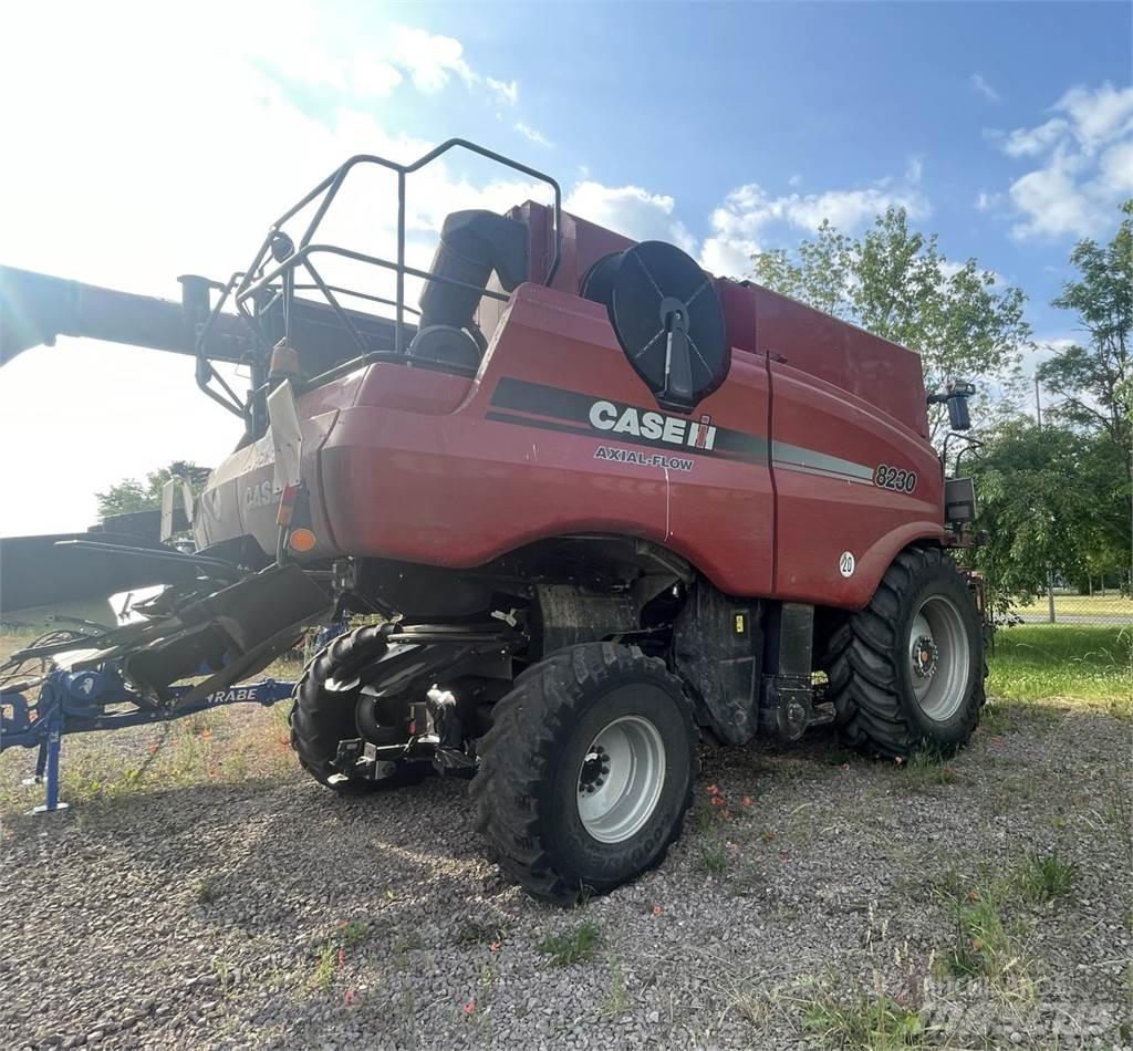 Case IH 8230 AF Kombajni