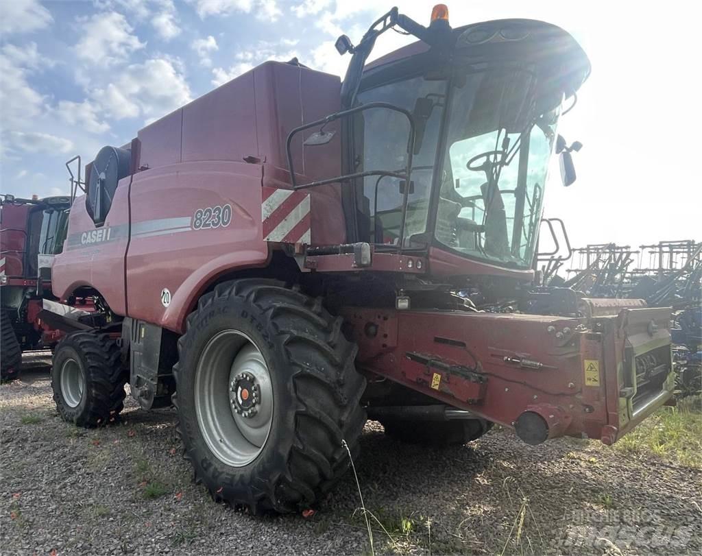 Case IH 8230 AF Kombajni