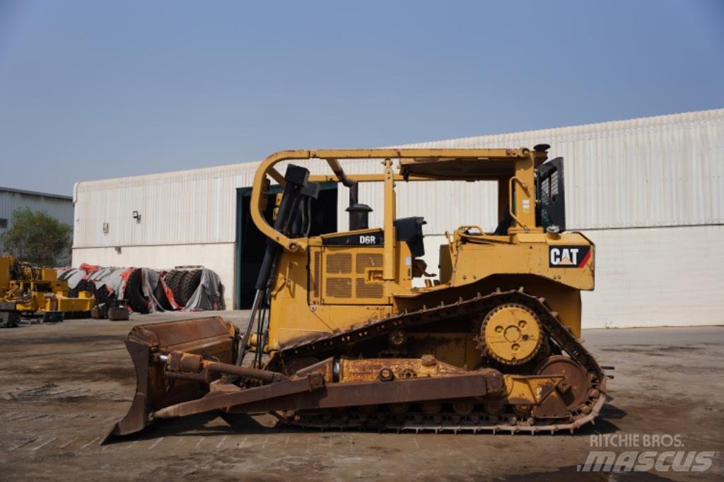 CAT D 6 R Buldožeri guseničari