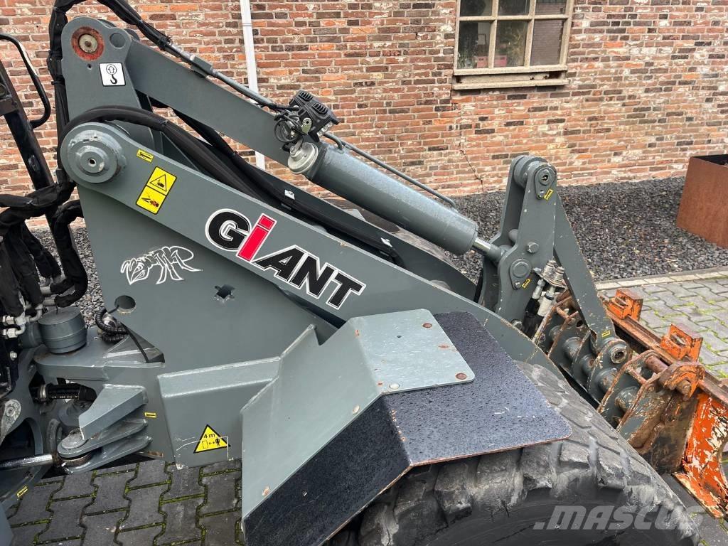 GiANT V5003 X-tra HD Utovarivači na točkove