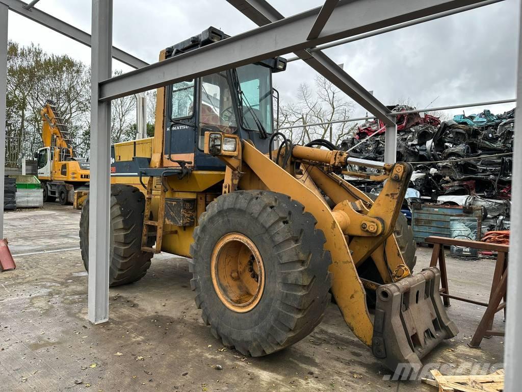 Komatsu WA200 Utovarivači na točkove