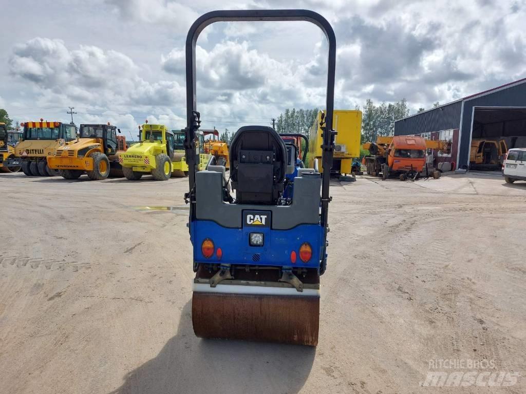 CAT CB 22B Valjci sa duplim bubnjem
