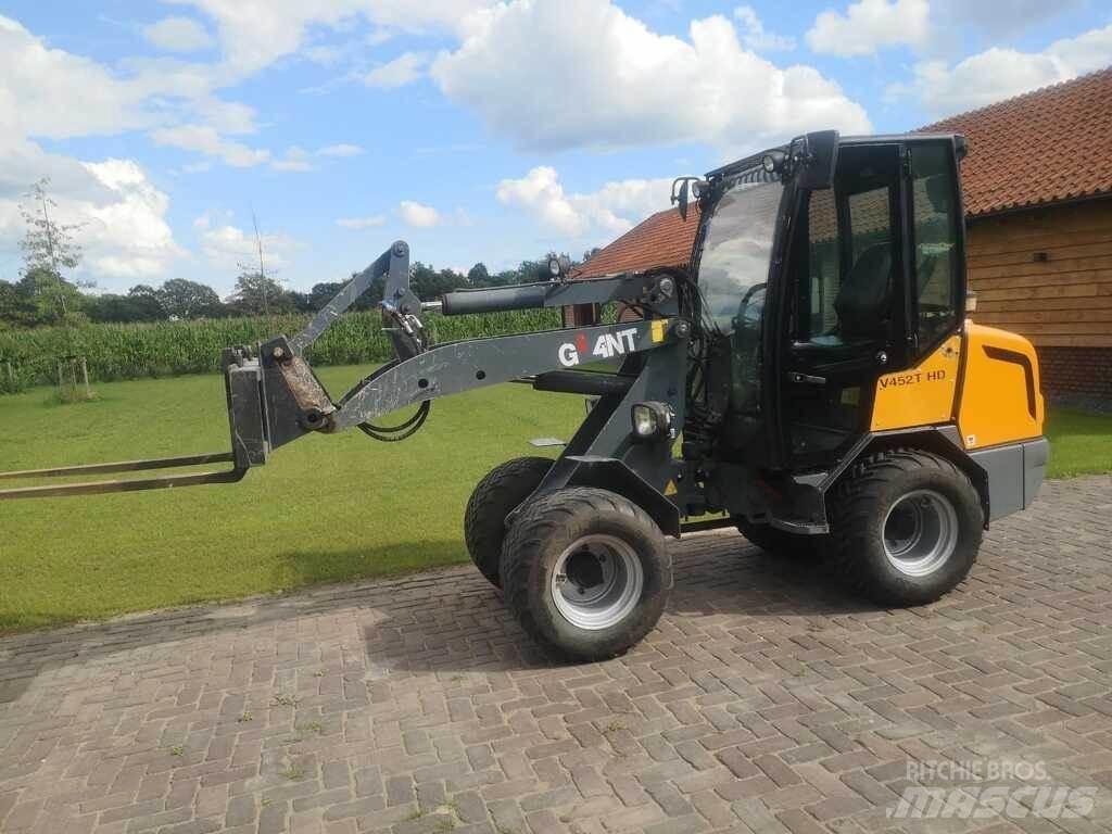 GiANT V 452 T HD Utovarivači na točkove