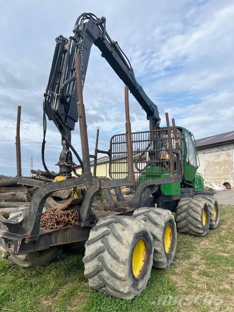 John Deere 810 E Forvarderi