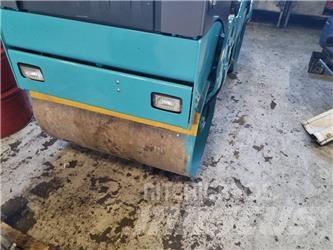 Bomag BW 100 AD-4 Valjci sa duplim bubnjem