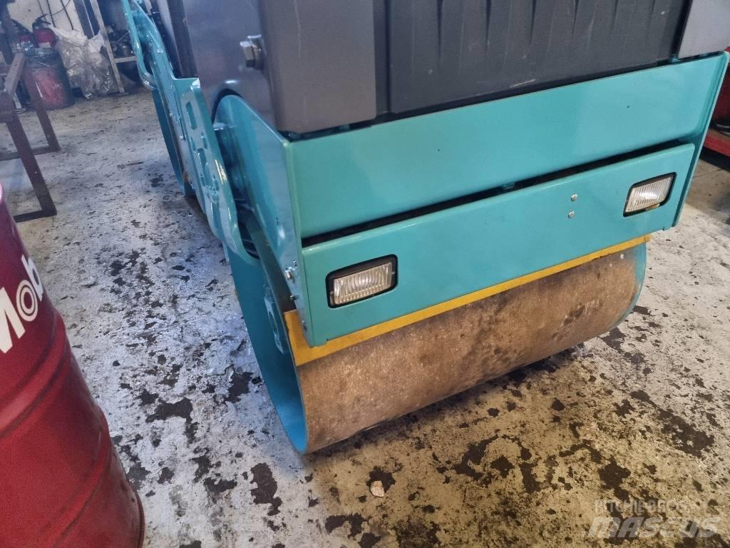 Bomag BW 100 AD-4 Valjci sa duplim bubnjem