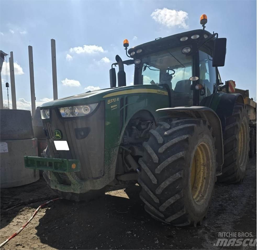 John Deere 8370R Traktori