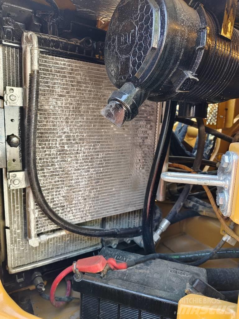 CAT 310 Bageri guseničari