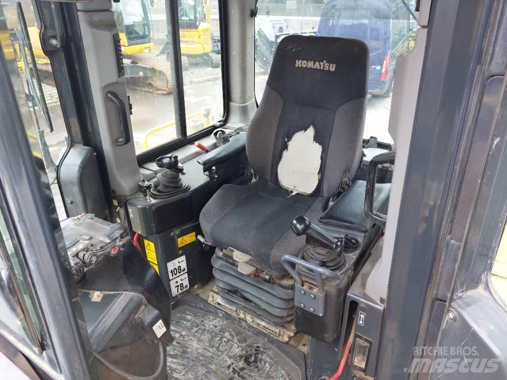 Komatsu D65PX-18 Buldožeri guseničari