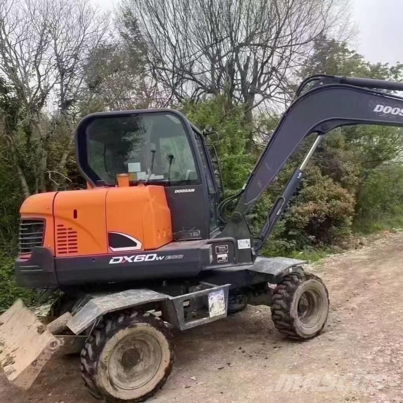 Doosan DX60W Bageri točkaši