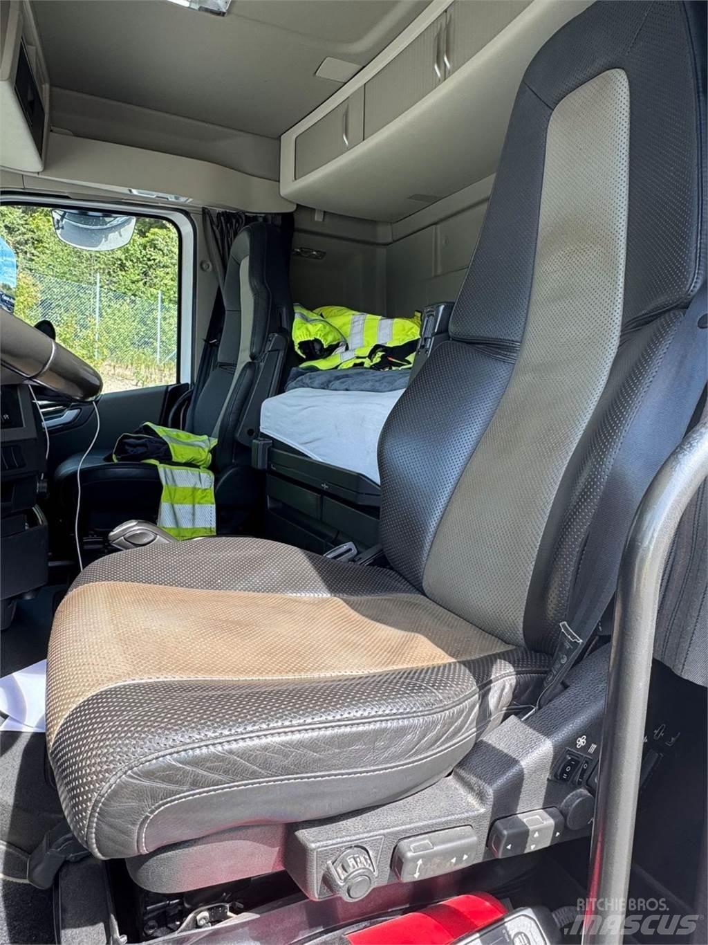 Volvo FH 540 8X4 Rol kiper kamioni sa kukom za podizanje tereta