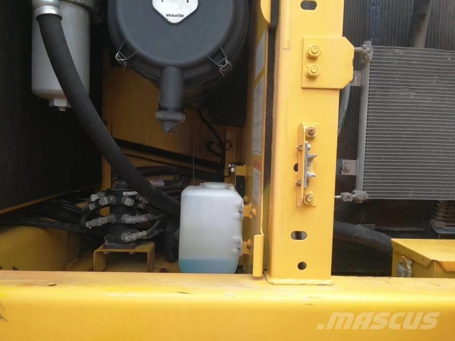 Komatsu pc200-8 Bageri guseničari