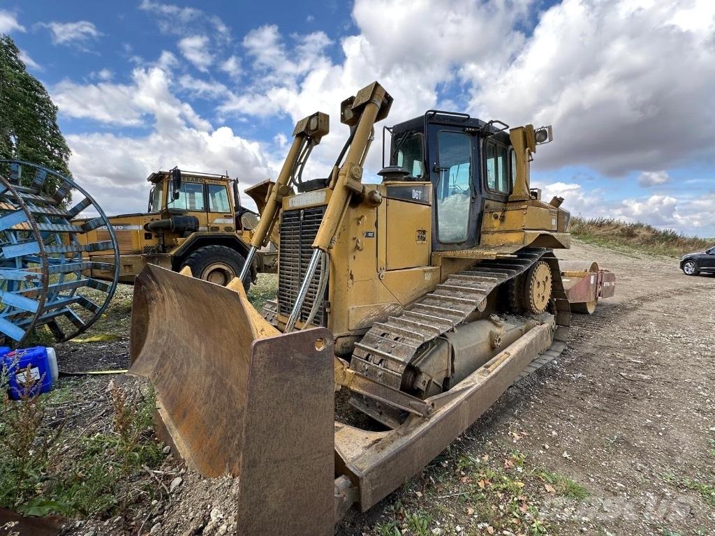 CAT D 6 T XL Buldožeri guseničari