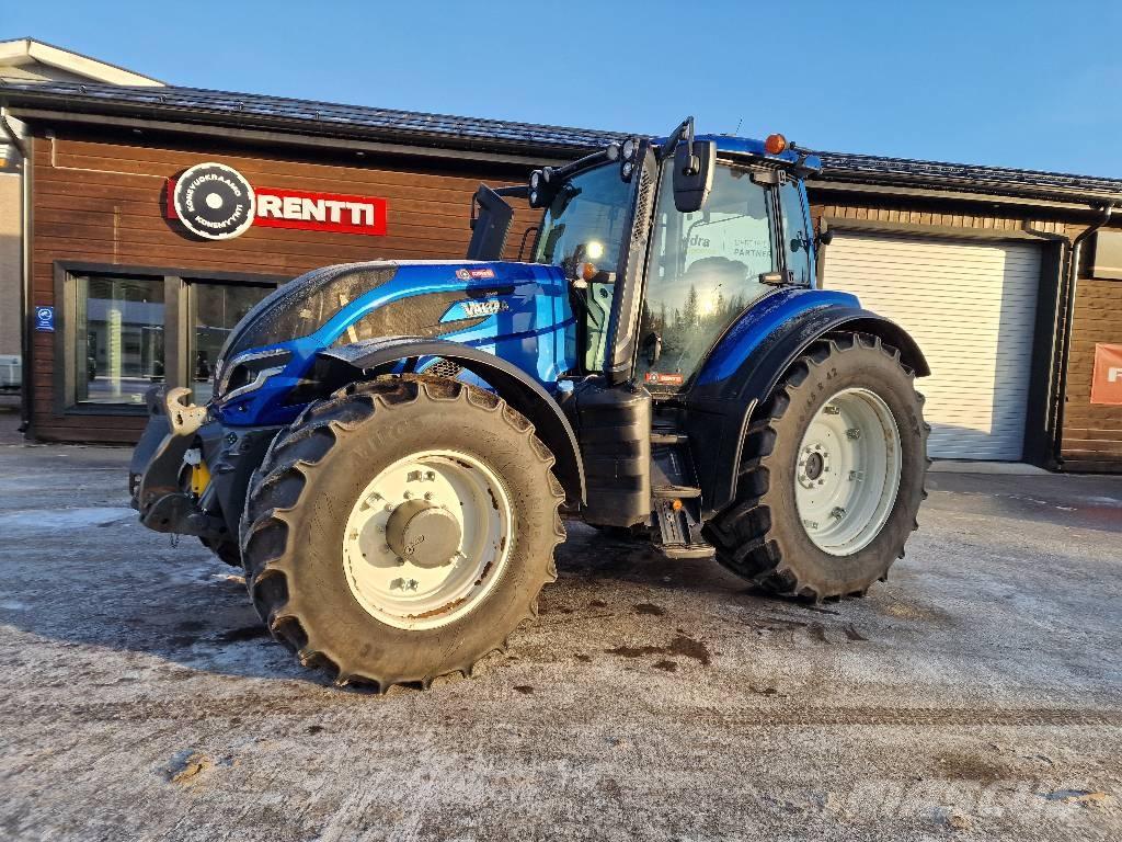 Valtra T 215 V Traktori