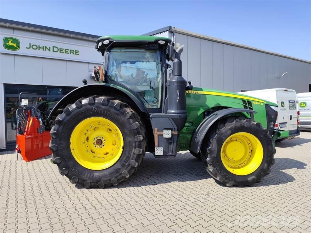 John Deere 8345R Traktori