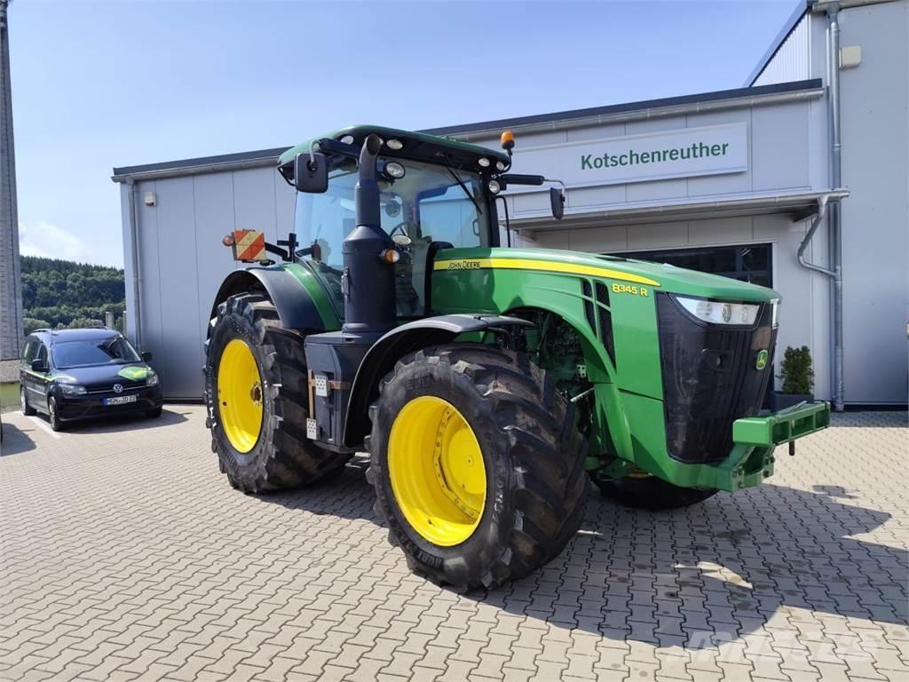 John Deere 8345R Traktori