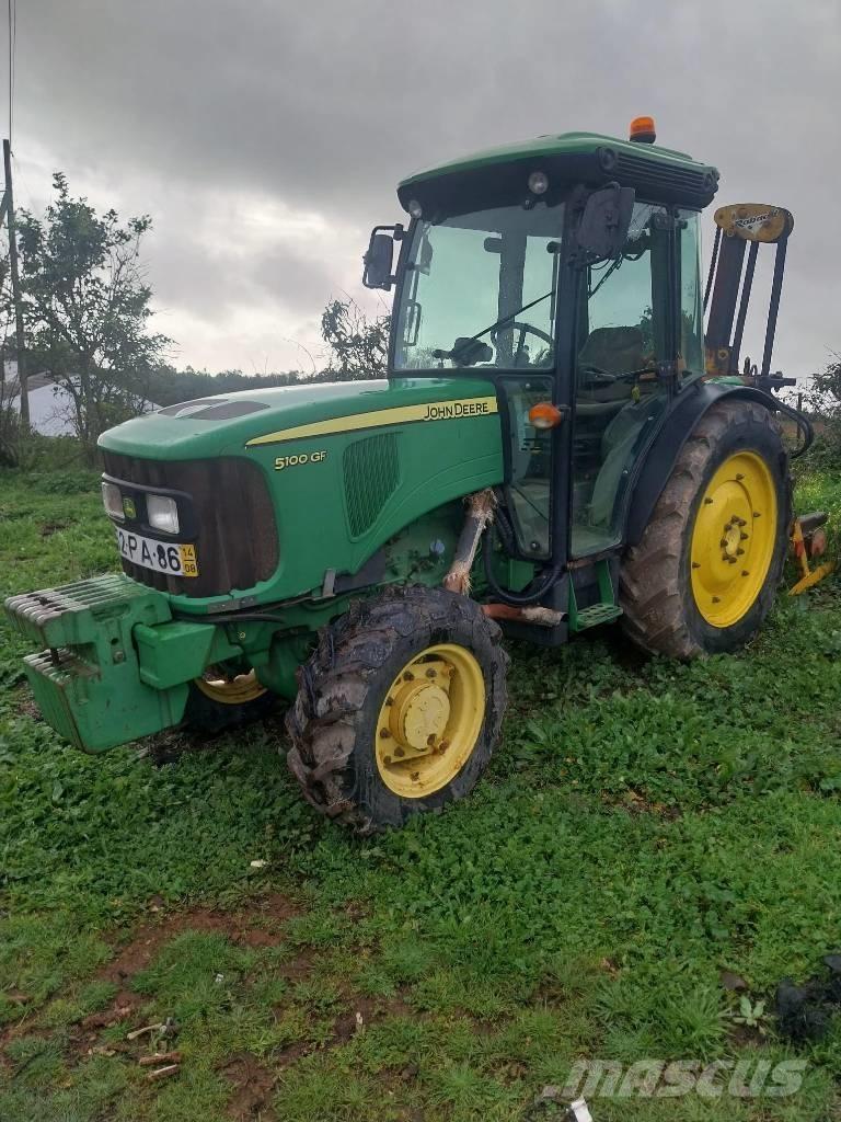 John Deere 5075 E Traktori