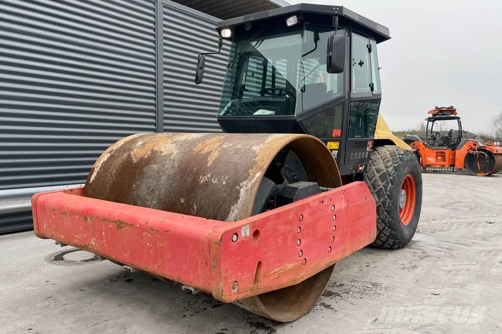 Dynapac CA302D Valjci sa jednim bubnjem