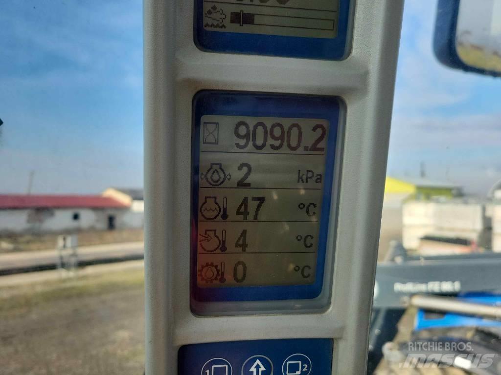 New Holland T 8.360 Traktori