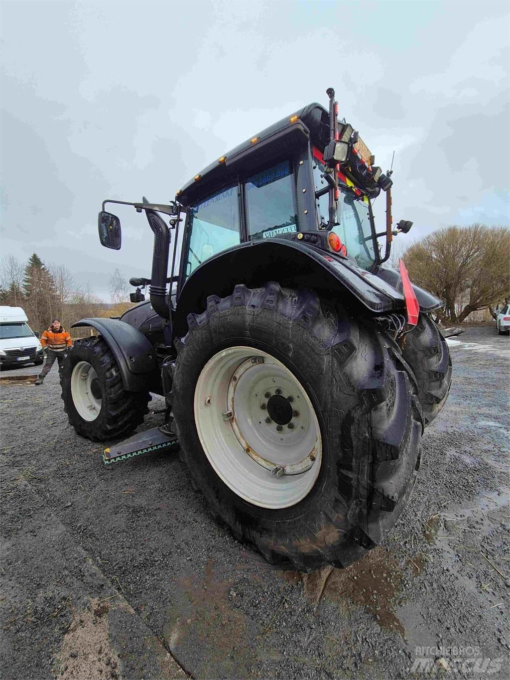 Valtra T191LS Traktori