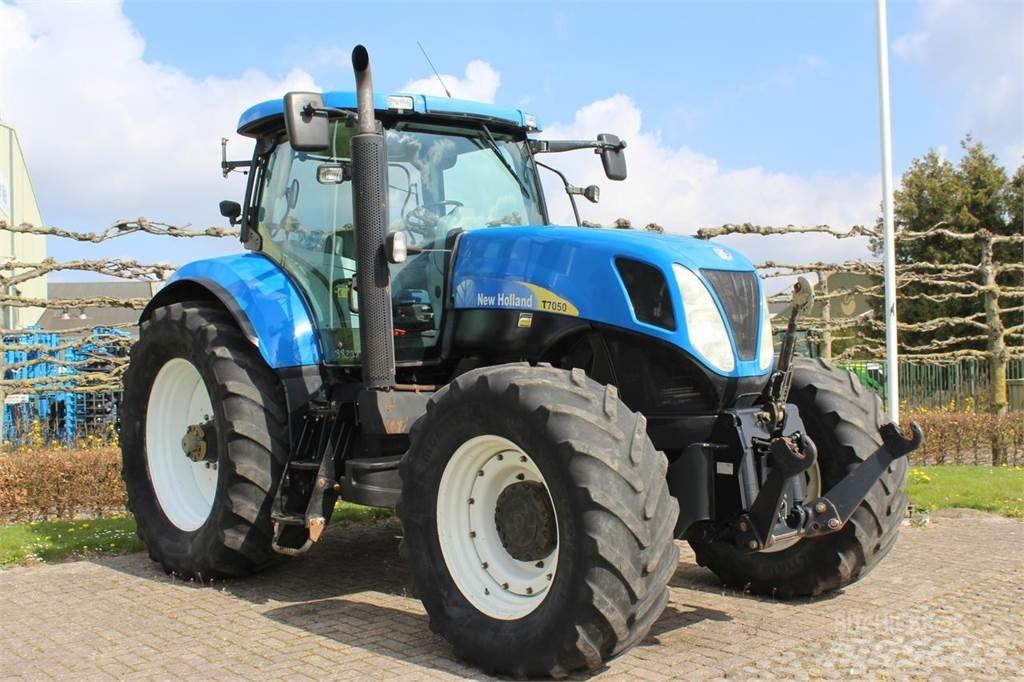 New Holland T7050 Traktori