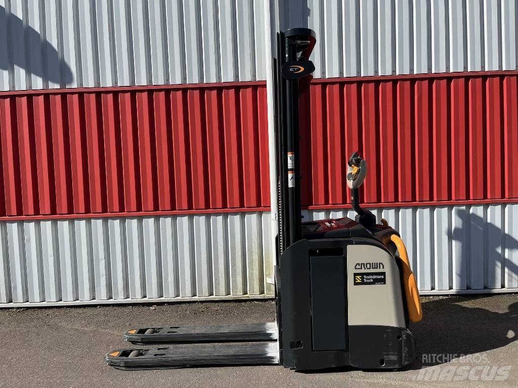 Crown ETi40001,2 Ručni električni viljuškar