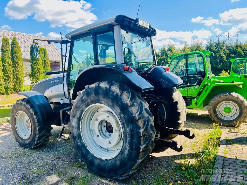 Valtra T 121 Traktori