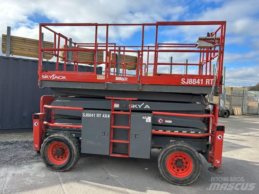 SkyJack SJ 8841 RT Makazaste platforme