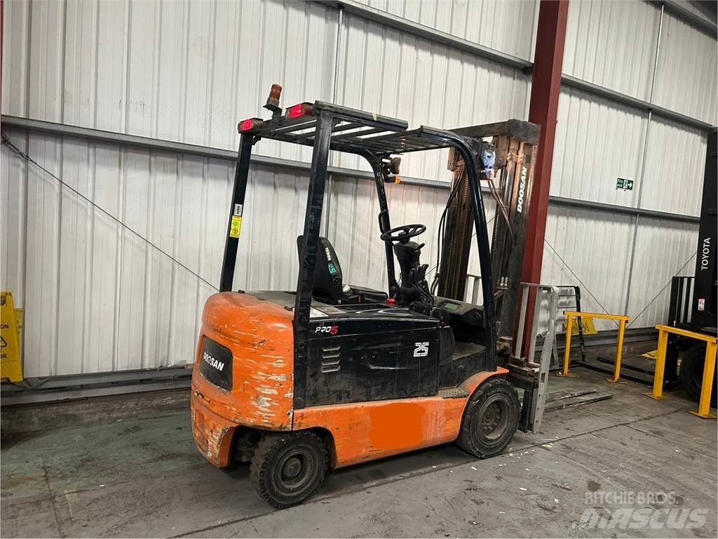 Doosan B25X-5 Električni viljuškari