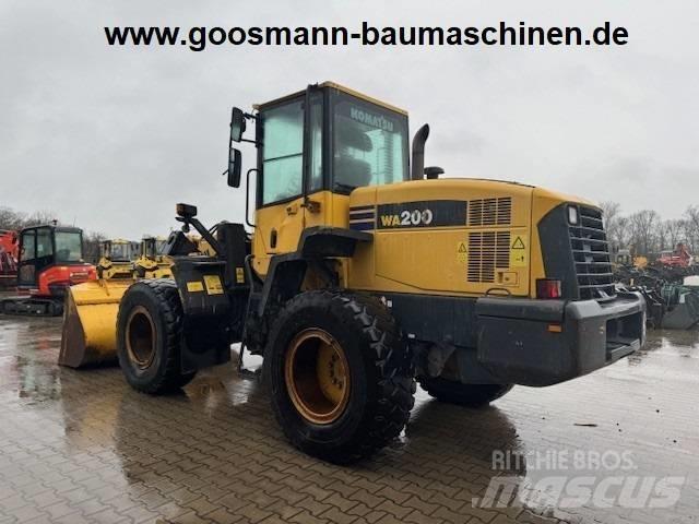 Komatsu WA 200 Utovarivači na točkove