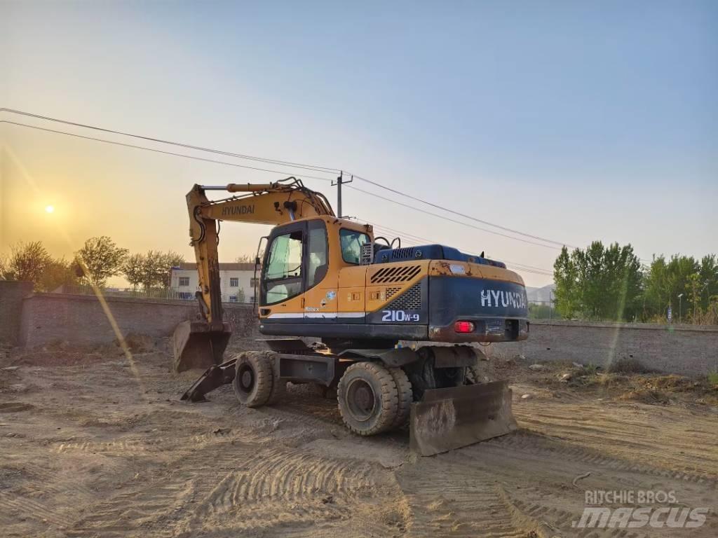 Hyundai R210W-9 Bageri točkaši