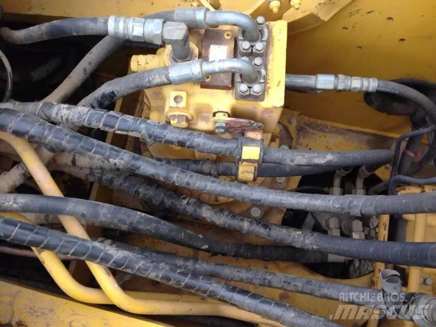 Komatsu pc200-7 Bageri guseničari