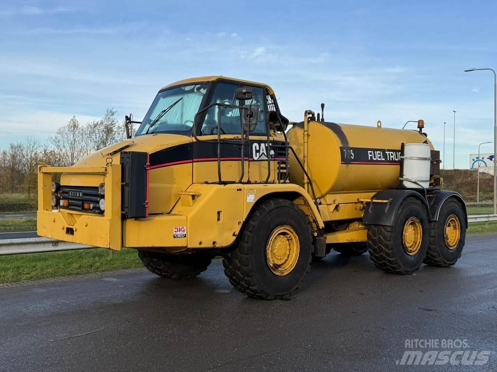 CAT 725 Fuel truck Kamioni cisterne