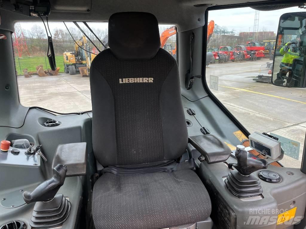Liebherr PR736LGP Buldožeri guseničari