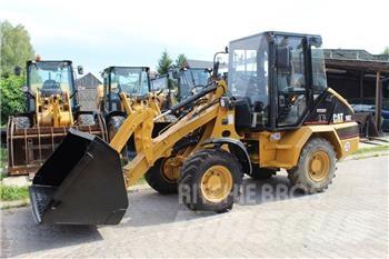CAT 902 Utovarivači na točkove