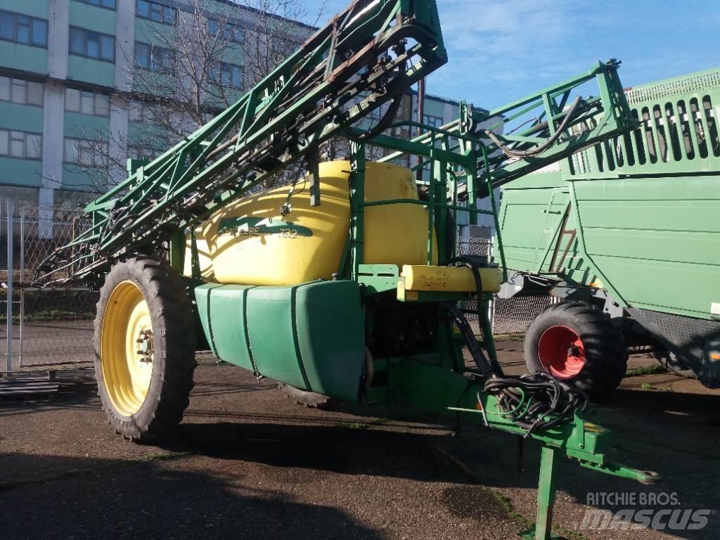 John Deere 732 Vučene prskalice
