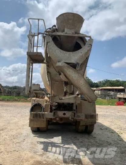 Iveco Trakker 440 Kamioni mešalice za beton