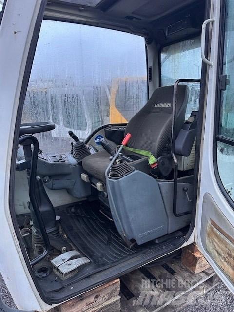 Liebherr A 314 CAB Kabine i unutrašnjost